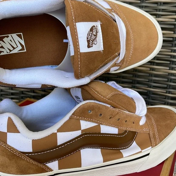 Vans Men’s Knu Skool Mega Check Brown
VN000CRPBRO
Sneakers - Picture 14 of 16